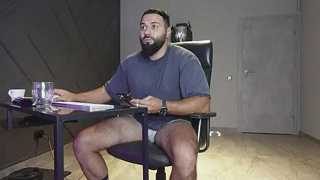 Snapshot of mattmasterss chatting on 10/07/25, 09:23 mattmasterss online show from 10/07/25, 09:23