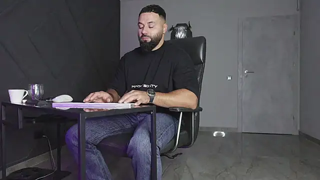 Snapshot of mattmasterss chatting on 10/11/25, 09:46 mattmasterss online show from 10/11/25, 09:46