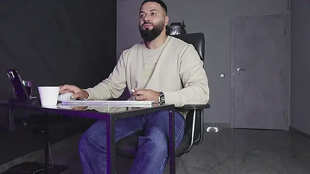 Snapshot of mattmasterss chatting on 10/12/25, 10:09 mattmasterss online show from 10/12/25, 10:09