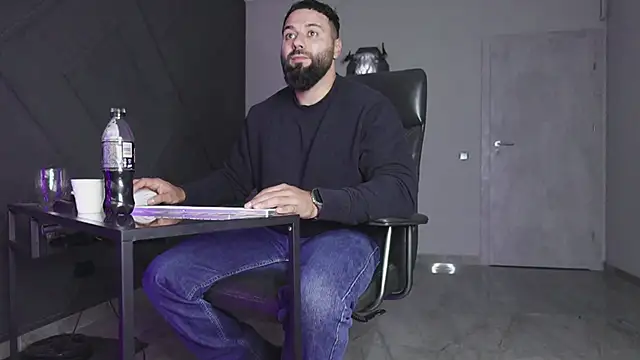 Snapshot of mattmasterss chatting on 10/19/25, 07:25 mattmasterss online show from 10/19/25, 07:25