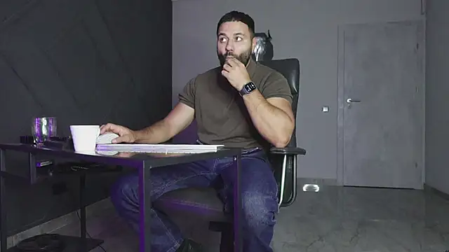 Snapshot of mattmasterss chatting on 10/21/25, 07:14 mattmasterss online show from 10/21/25, 07:14