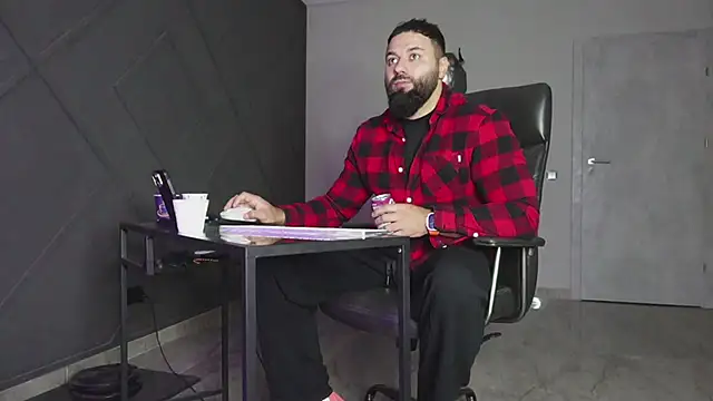 Snapshot of mattmasterss chatting on 11/04/25, 02:10 mattmasterss online show from 11/04/25, 02:10