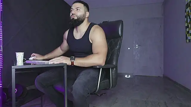 Snapshot of mattmasterss chatting on 11/15/25, 09:39 mattmasterss online show from 11/15/25, 09:39