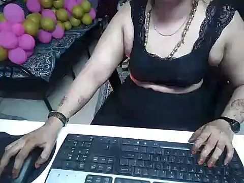 Snapshot of Arushisingh8888 chatting on 12/18/24, 11:45 Arushisingh8888 online show from 12/18/24, 11:45