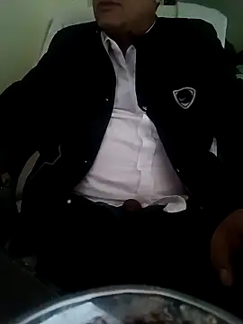 Snapshot of Hot-man39 chatting on 12/12/24, 12:01 Hot-man39 online show from 12/12/24, 12:01