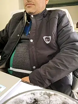 Snapshot of Hot-man39 chatting on 12/31/24, 06:48 Hot-man39 online show from 12/31/24, 06:48