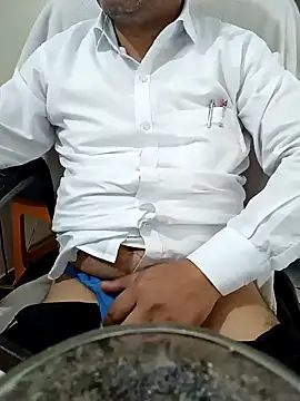 Snapshot of Hot-man39 chatting on 02/01/25, 12:05 Hot-man39 online show from 02/01/25, 12:05