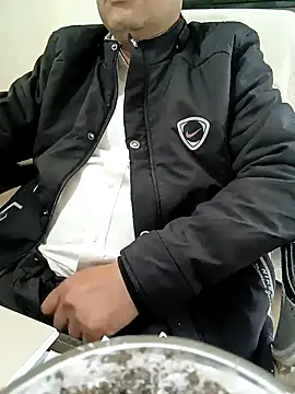 Snapshot of Hot-man39 chatting on 02/05/25, 12:06 Hot-man39 online show from 02/05/25, 12:06