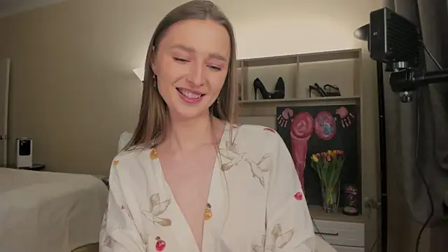 Snapshot of CharlotteWells chatting on 03/08/25, 02:30 CharlotteWells online show from 03/08/25, 02:30