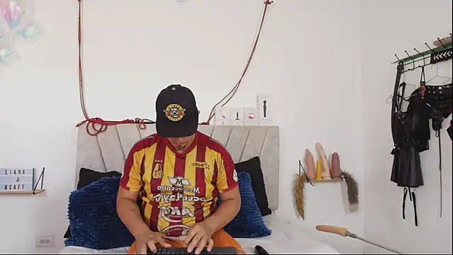 Liana Asaff online show from 05/04/26, 07:21