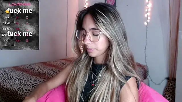 Snapshot of MitchWilson1 chatting on 10/24/25, 12:08 MitchWilson1 online show from 10/24/25, 12:08