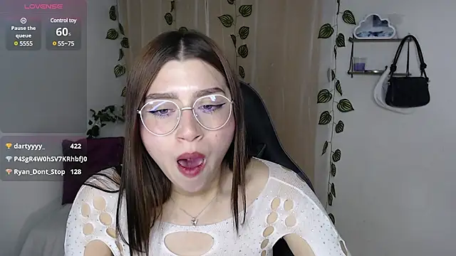 Snapshot of mily_thomson_b_ chatting on 03/06/25, 01:05 mily thomson b online show from 03/06/25, 01:05