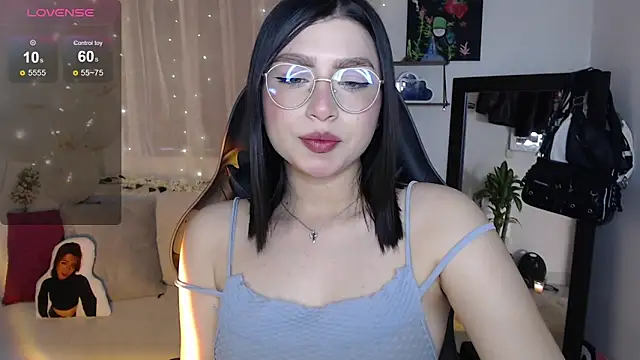 Snapshot of mily_thomson_b_ chatting on 09/17/25, 10:22 mily thomson b online show from 09/17/25, 10:22