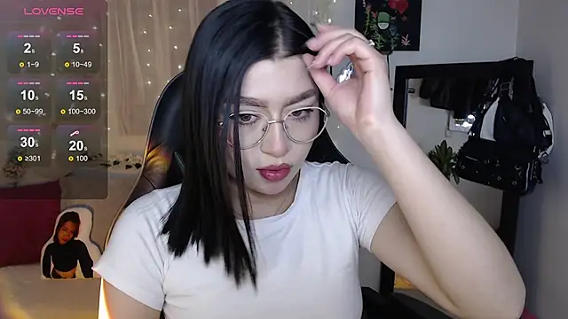 Snapshot of mily_thomson_b_ chatting on 09/18/25, 11:29 mily thomson b online show from 09/18/25, 11:29