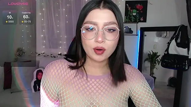 Snapshot of mily_thomson_b_ chatting on 09/30/25, 01:54 mily thomson b online show from 09/30/25, 01:54