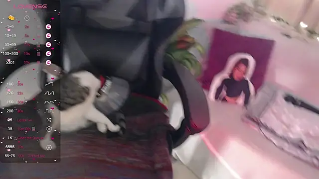 Snapshot of mily_thomson_b_ chatting on 10/11/25, 10:08 mily thomson b online show from 10/11/25, 10:08