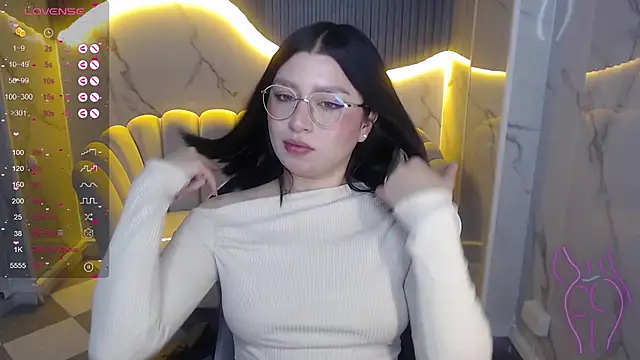 Snapshot of mily_thomson_b_ chatting on 10/12/25, 12:59 mily thomson b online show from 10/12/25, 12:59