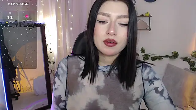 Snapshot of mily_thomson_b_ chatting on 11/25/25, 02:28 mily thomson b online show from 11/25/25, 02:28