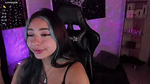 Snapshot of sweetcoralinee chatting on 02/21/25, 05:02 sweetcoralinee online show from 02/21/25, 05:02