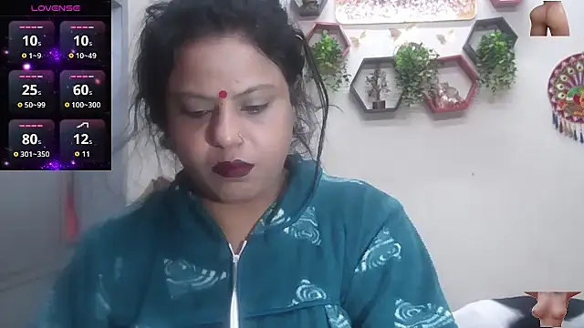 Snapshot of Sexy_komolika chatting on 12/20/25, 01:02 Sexy komolika online show from 12/20/25, 01:02