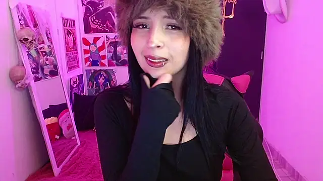 Snapshot of Kind_Scarlett chatting on 11/08/25, 12:44 Kind Scarlett online show from 11/08/25, 12:44