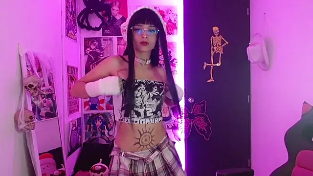 Snapshot of Kind_Scarlett chatting on 11/15/25, 02:31 Kind Scarlett online show from 11/15/25, 02:31