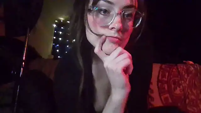 Snapshot of EyaDivine1 chatting on 11/30/25, 03:43 EyaDivine1 online show from 11/30/25, 03:43