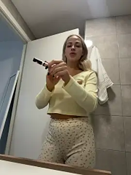 streetdoll online show from 11/29/25, 08:39