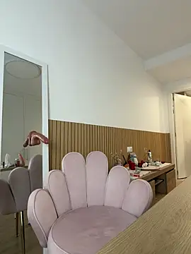 streetdoll online show from 04/11/26, 07:02