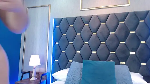 ThaniaJones online show from 12/03/25, 12:03