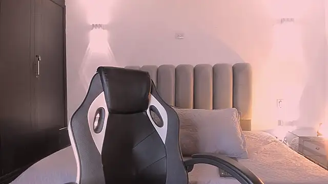 Snapshot of CamilaPreston chatting on 12/14/25, 07:03 CamilaPreston online show from 12/14/25, 07:03