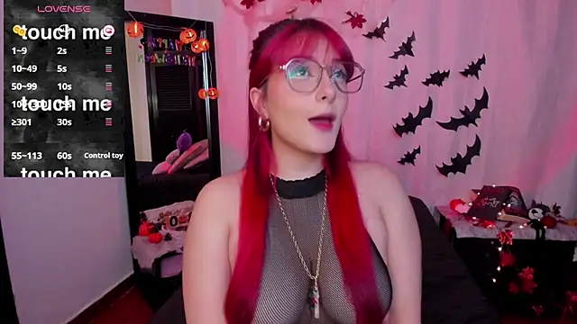 Snapshot of Dafne_Moon chatting on 10/22/25, 06:24 Dafne Moon online show from 10/22/25, 06:24