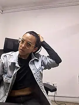 Snapshot of dalilla_macherano chatting on 03/12/25, 08:31 dalilla macherano online show from 03/12/25, 08:31