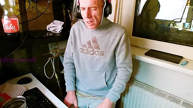 Snapshot of BongChannel chatting on 01/02/25, 06:01 BongChannel online show from 01/02/25, 06:01