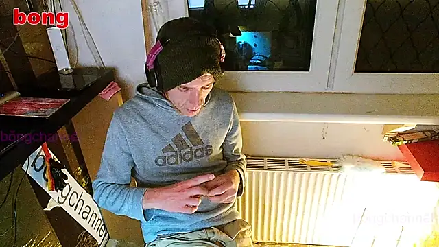 Snapshot of BongChannel chatting on 01/06/25, 12:27 BongChannel online show from 01/06/25, 12:27