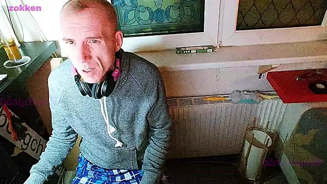 Snapshot of BongChannel chatting on 01/06/25, 10:05 BongChannel online show from 01/06/25, 10:05