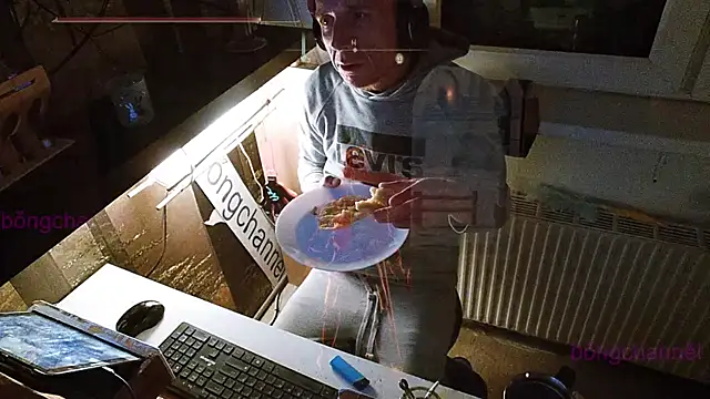 Snapshot of BongChannel chatting on 01/08/25, 02:14 BongChannel online show from 01/08/25, 02:14