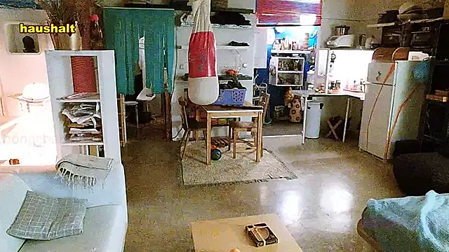 Snapshot of BongChannel chatting on 01/11/25, 09:04 BongChannel online show from 01/11/25, 09:04