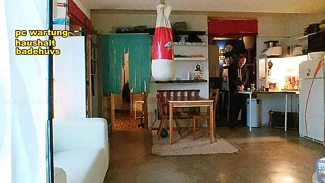 Snapshot of BongChannel chatting on 01/22/25, 01:11 BongChannel online show from 01/22/25, 01:11