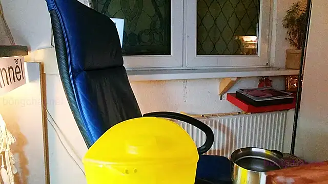 Snapshot of BongChannel chatting on 01/22/25, 10:15 BongChannel online show from 01/22/25, 10:15