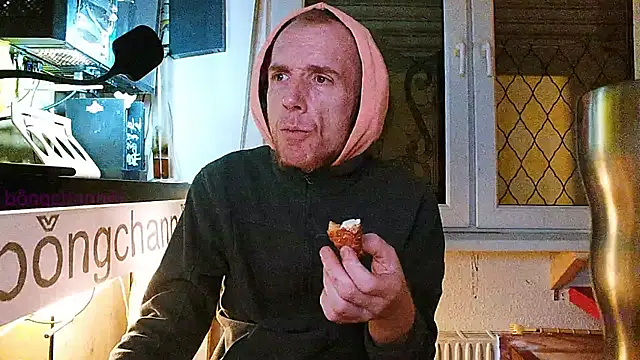 Snapshot of BongChannel chatting on 01/24/25, 01:24 BongChannel online show from 01/24/25, 01:24