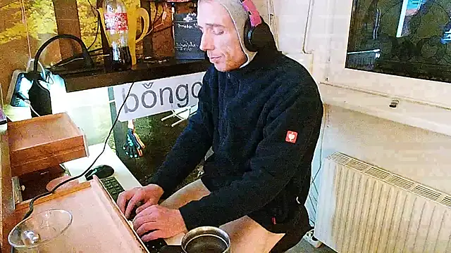 Snapshot of BongChannel chatting on 02/03/25, 11:26 BongChannel online show from 02/03/25, 11:26