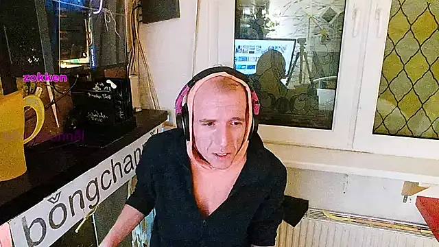 Snapshot of BongChannel chatting on 02/07/25, 11:34 BongChannel online show from 02/07/25, 11:34