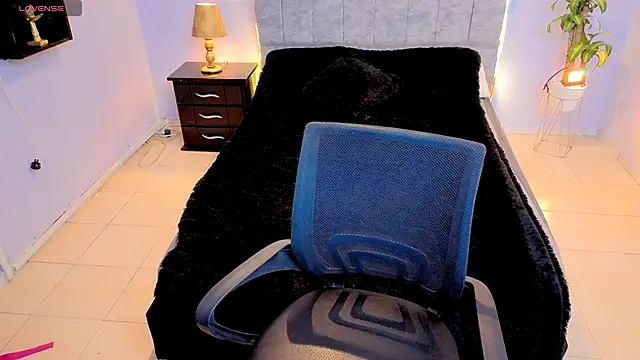 Lana stone  online show from 11/09/25, 03:27