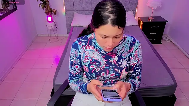 Lana stone  online show from 12/20/25, 03:13