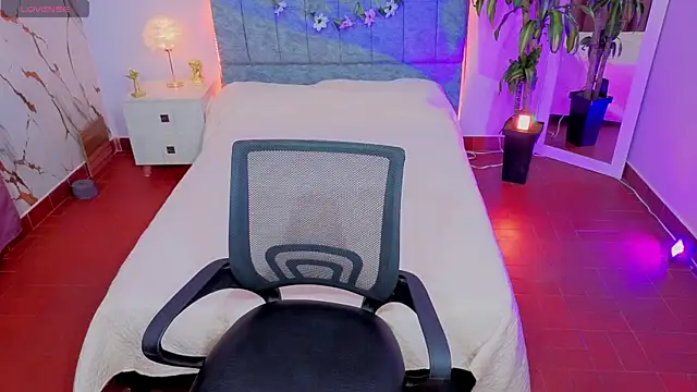 Lana stone  online show from 02/28/26, 04:24