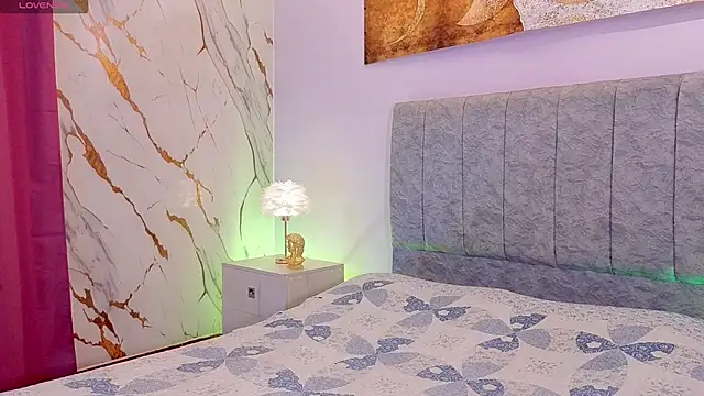 Lana stone  online show from 04/18/26, 04:05