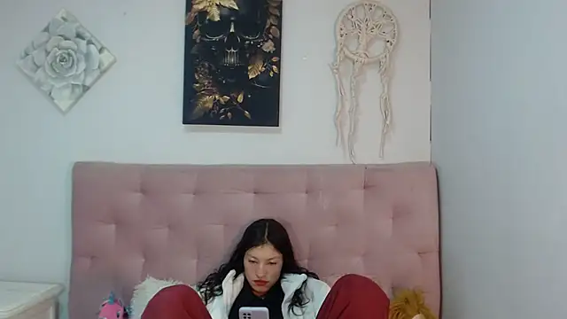 Emma-Wilson online show from 03/18/25, 06:15