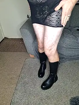 Snapshot of ellie-tv chatting on 10/31/25, 06:09 ellie-tv online show from 10/31/25, 06:09