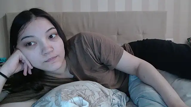 Snapshot of AlisaDevis chatting on 05/16/26, 06:32 AlisaDevis online show from 05/16/26, 06:32